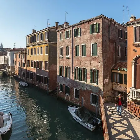 Ca' Meraviglia Canal View *